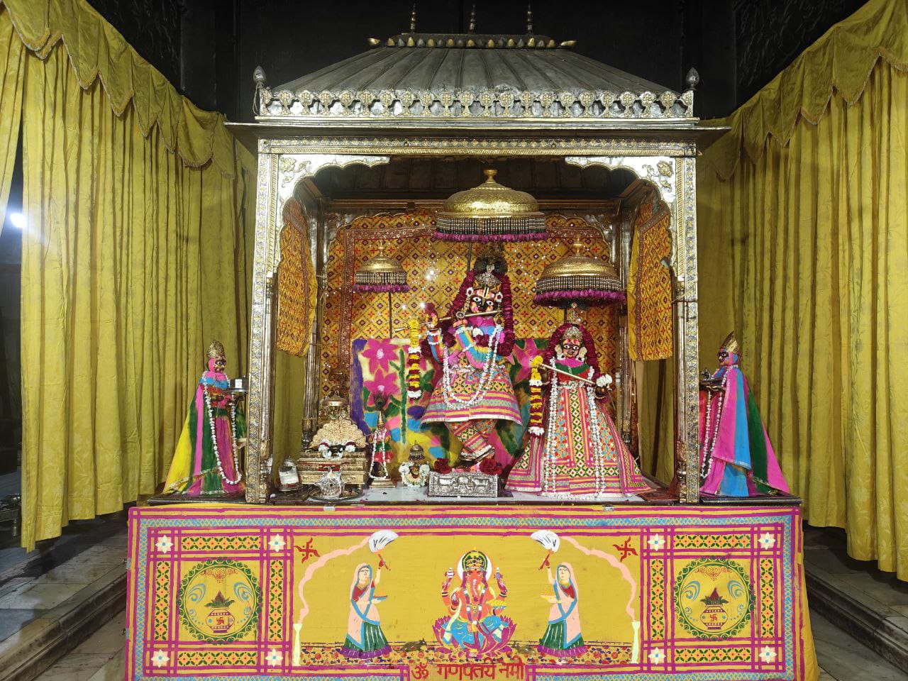भाजपा प्रदेश अध्यक्ष मदन राठौड़ ने किए ठाकुर जी के दर्शन भाजपा प्रदेश अध्यक्ष मदन राठौड़ ने किए ठाकुर जी के दर्शन