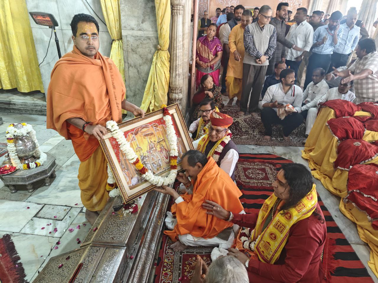 भाजपा प्रदेश अध्यक्ष मदन राठौड़ ने किए ठाकुर जी के दर्शन भाजपा प्रदेश अध्यक्ष मदन राठौड़ ने किए ठाकुर जी के दर्शन