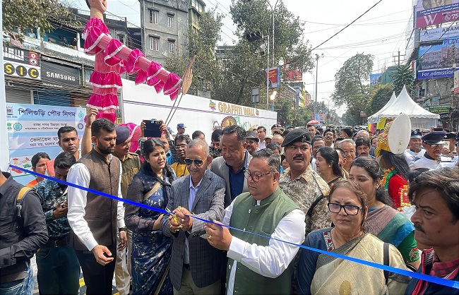 तराई-हिमालयन महोत्सव का उद्घाटन करते मेयर गौतम देव तराई-हिमालयन महोत्सव का उद्घाटन करते मेयर गौतम देव