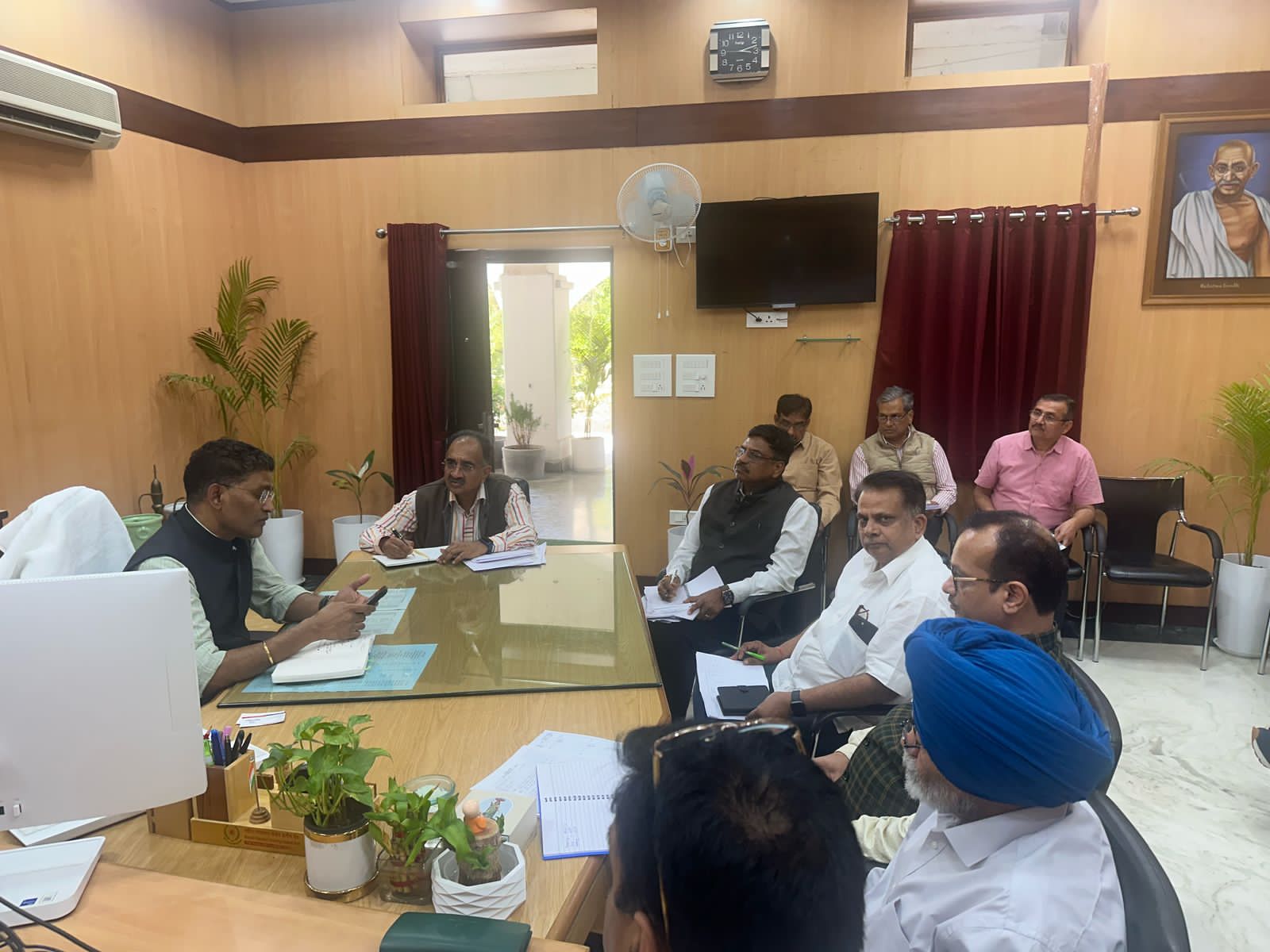 उदयपुर में माइंस अधिकारियों के साथ समीक्षा बैठक उदयपुर में माइंस अधिकारियों के साथ समीक्षा बैठक