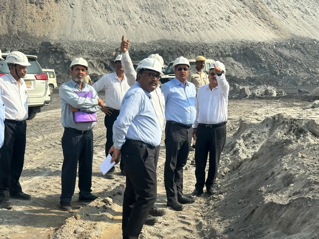 कुसमुंडा मेगाप्रोजेक्ट का निरीक्षण: सीएमडी श्री जेपी द्विवेदी ने उत्पादन में वृद्धि पर जोर दिया कुसमुंडा मेगाप्रोजेक्ट का निरीक्षण: सीएमडी श्री जेपी द्विवेदी ने उत्पादन में वृद्धि पर जोर दिया
