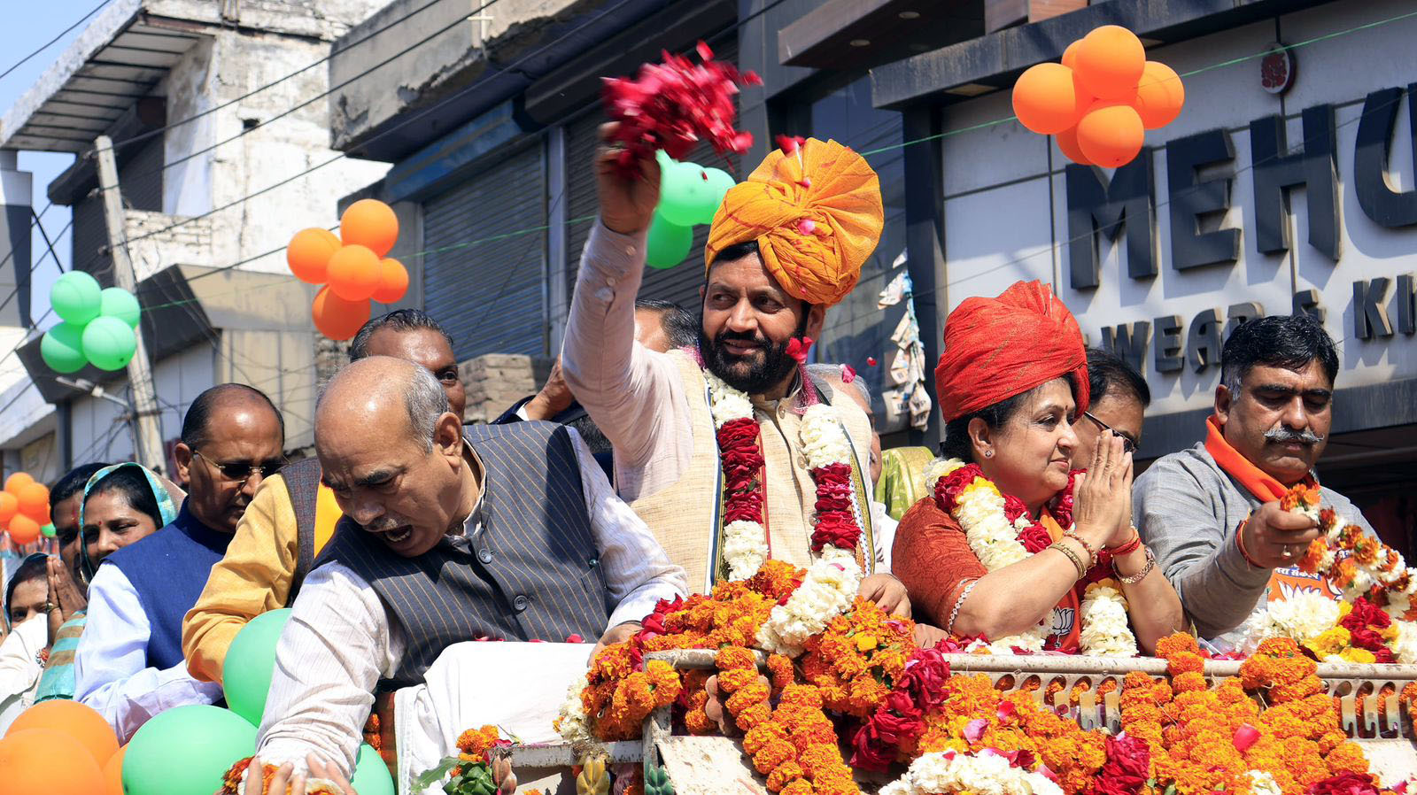 फरीदाबाद में रोड शो निकालते मुख्यमंत्री नायब सिंह सैनी फरीदाबाद में रोड शो निकालते मुख्यमंत्री नायब सिंह सैनी