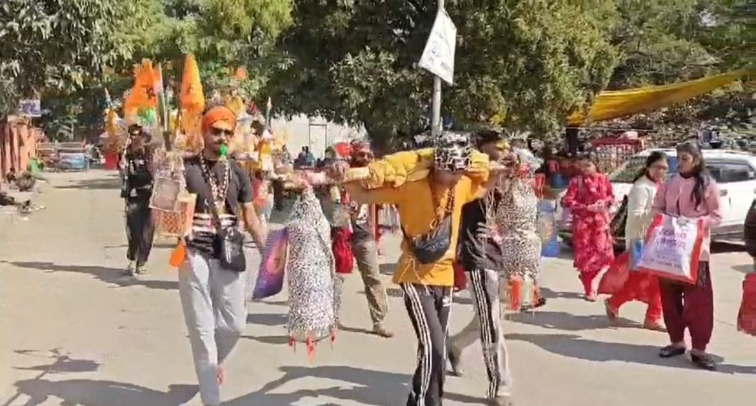 लौट रहे कांवड़िए लौट रहे कांवड़िए