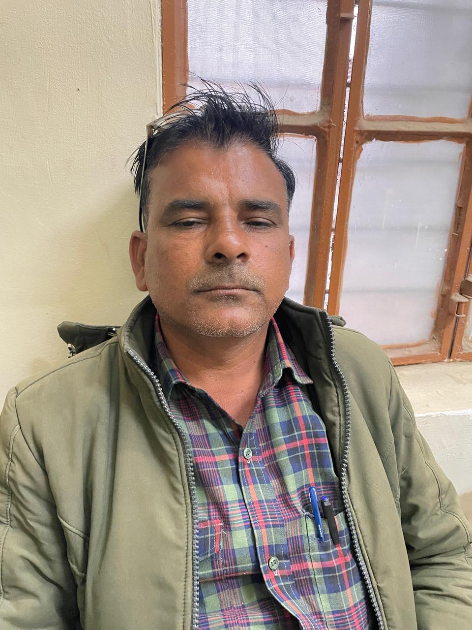 ग्राम पंचायत का कनिष्ठ सहायक दो हजार रुपये रिश्वत लेते गिरफ्तार ग्राम पंचायत का कनिष्ठ सहायक दो हजार रुपये रिश्वत लेते गिरफ्तार