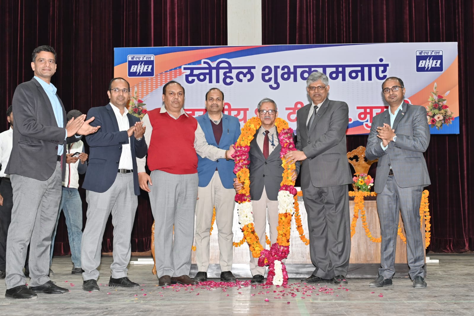 कार्यपालक निदेशक को दी विदाई कार्यपालक निदेशक को दी विदाई
