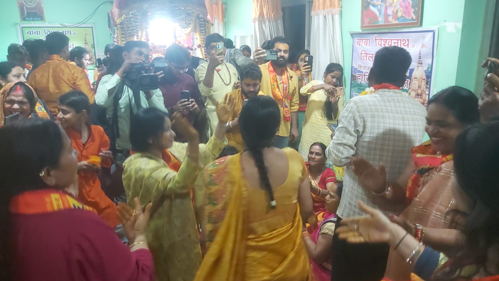 हल्दी के रस्म के बाद बाबा विश्वनाथ का रजत विग्रह हल्दी के रस्म के बाद बाबा विश्वनाथ का रजत विग्रह
