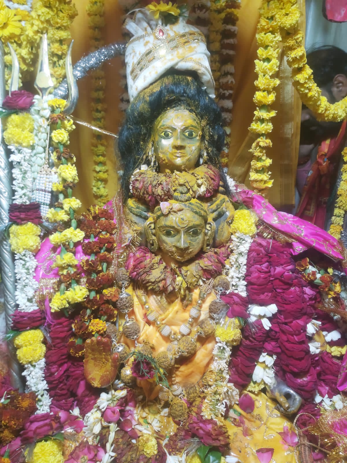हल्दी के रस्म के बाद बाबा विश्वनाथ का रजत विग्रह हल्दी के रस्म के बाद बाबा विश्वनाथ का रजत विग्रह