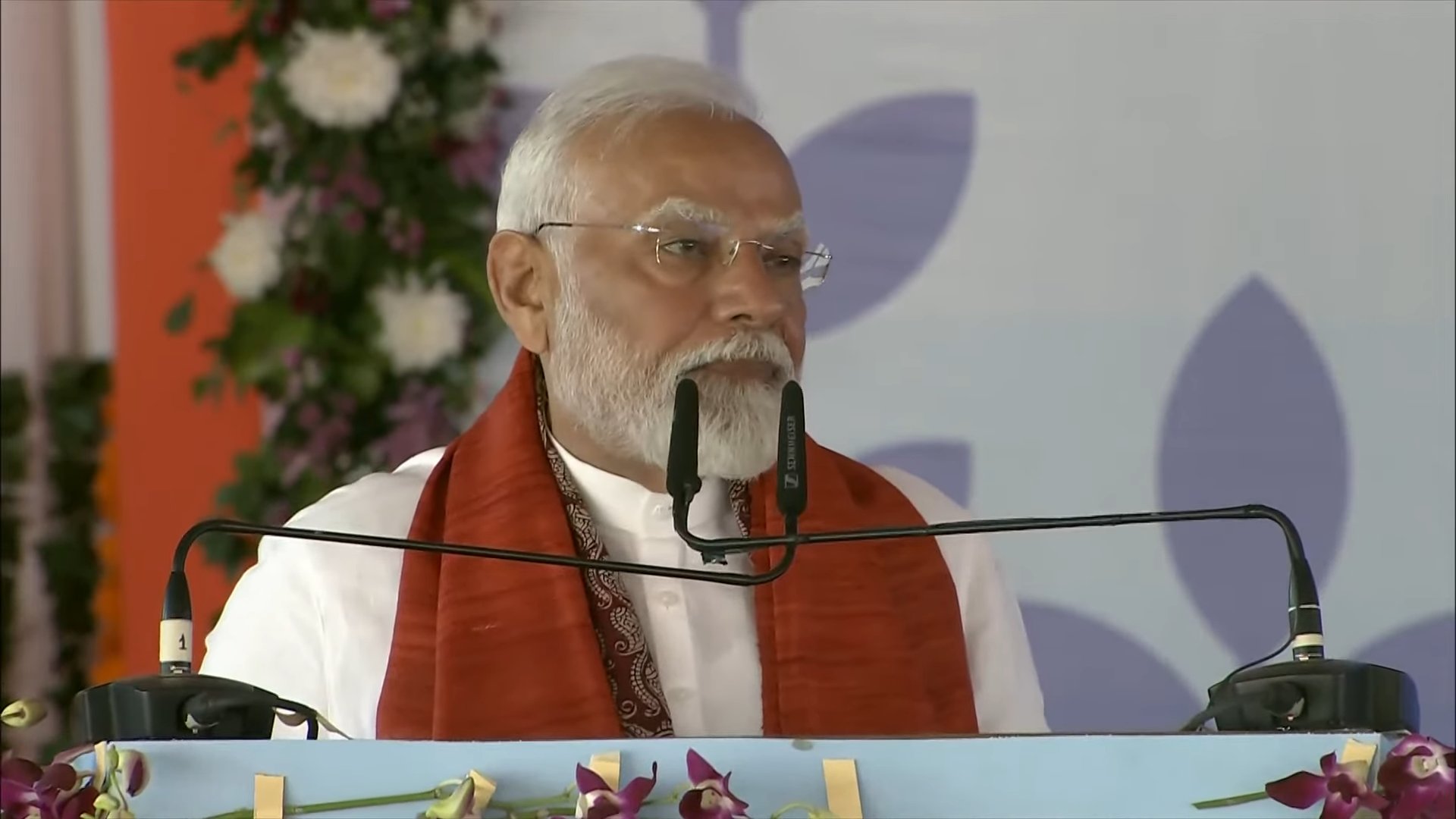 प्रधानमंत्री नरेन्द्र मोदी सोमवार को बिहार के भागलपुर में जनसभा को संबोधित करते हुए प्रधानमंत्री नरेन्द्र मोदी सोमवार को बिहार के भागलपुर में जनसभा को संबोधित करते हुए