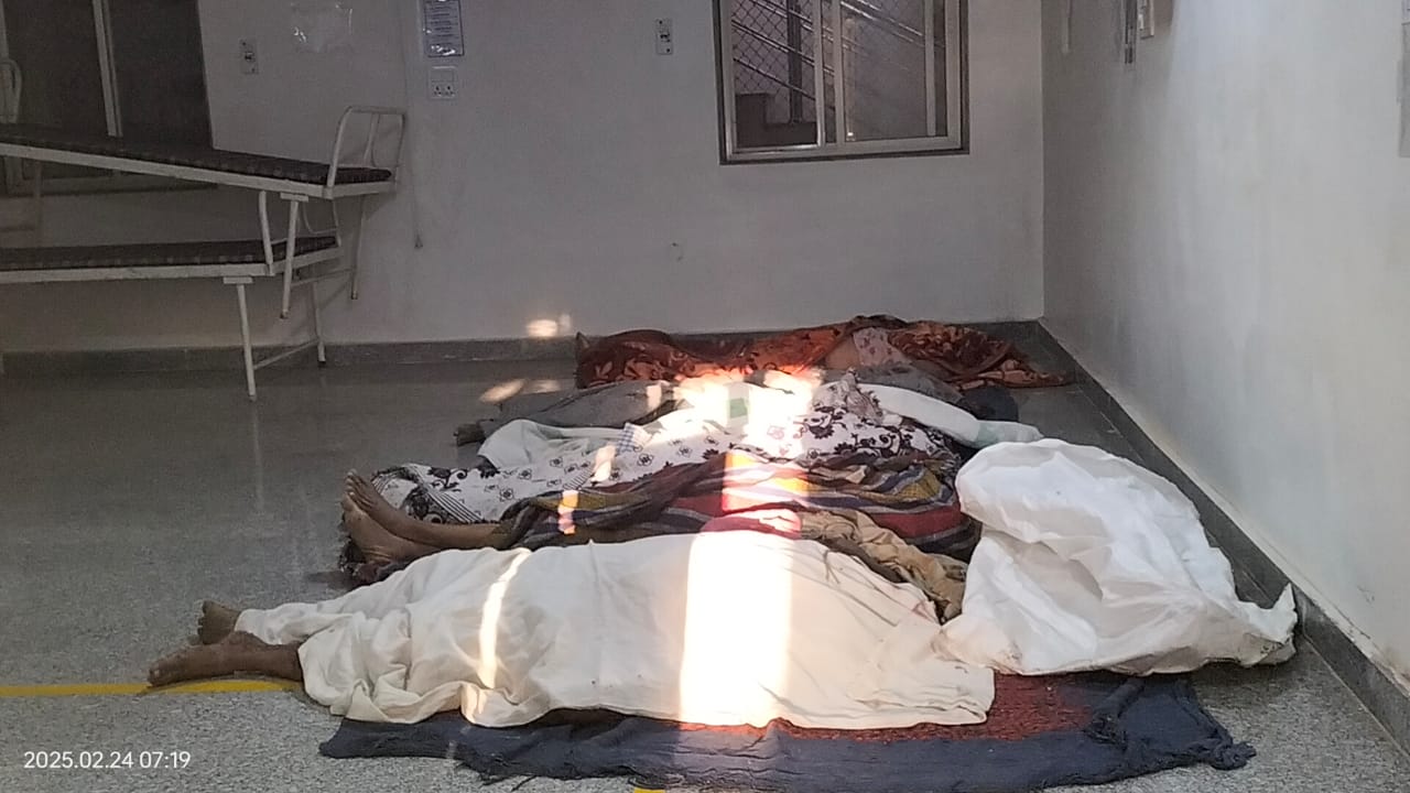 भीषण सड़क हादसे में किसी का सिर तो किसी का हाथ हुआ अलग, छः मृत दो गंभीर भीषण सड़क हादसे में किसी का सिर तो किसी का हाथ हुआ अलग, छः मृत दो गंभीर