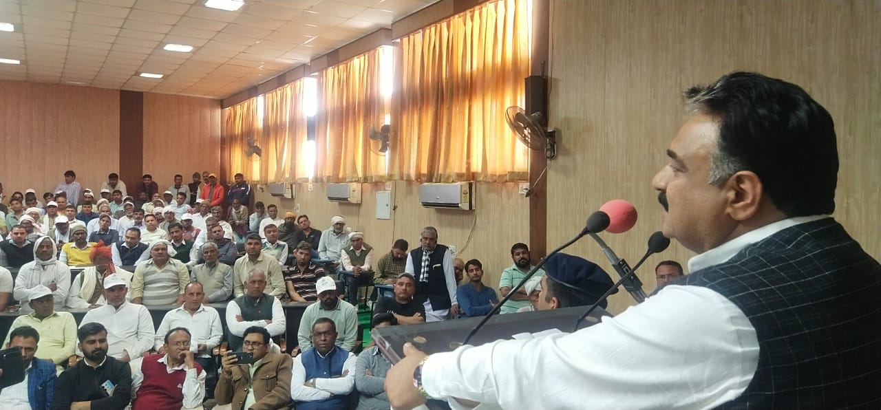 कार्यक्रम को संबोधित करते हुए डिप्टी स्पीकर डा. कृष्ण मिड्ढा। कार्यक्रम को संबोधित करते हुए डिप्टी स्पीकर डा. कृष्ण मिड्ढा।