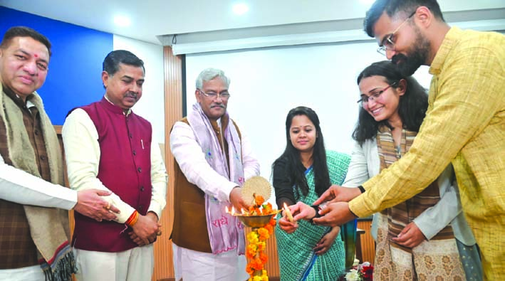कार्यशाला का शुभारम्भ करते हुए कार्यशाला का शुभारम्भ करते हुए