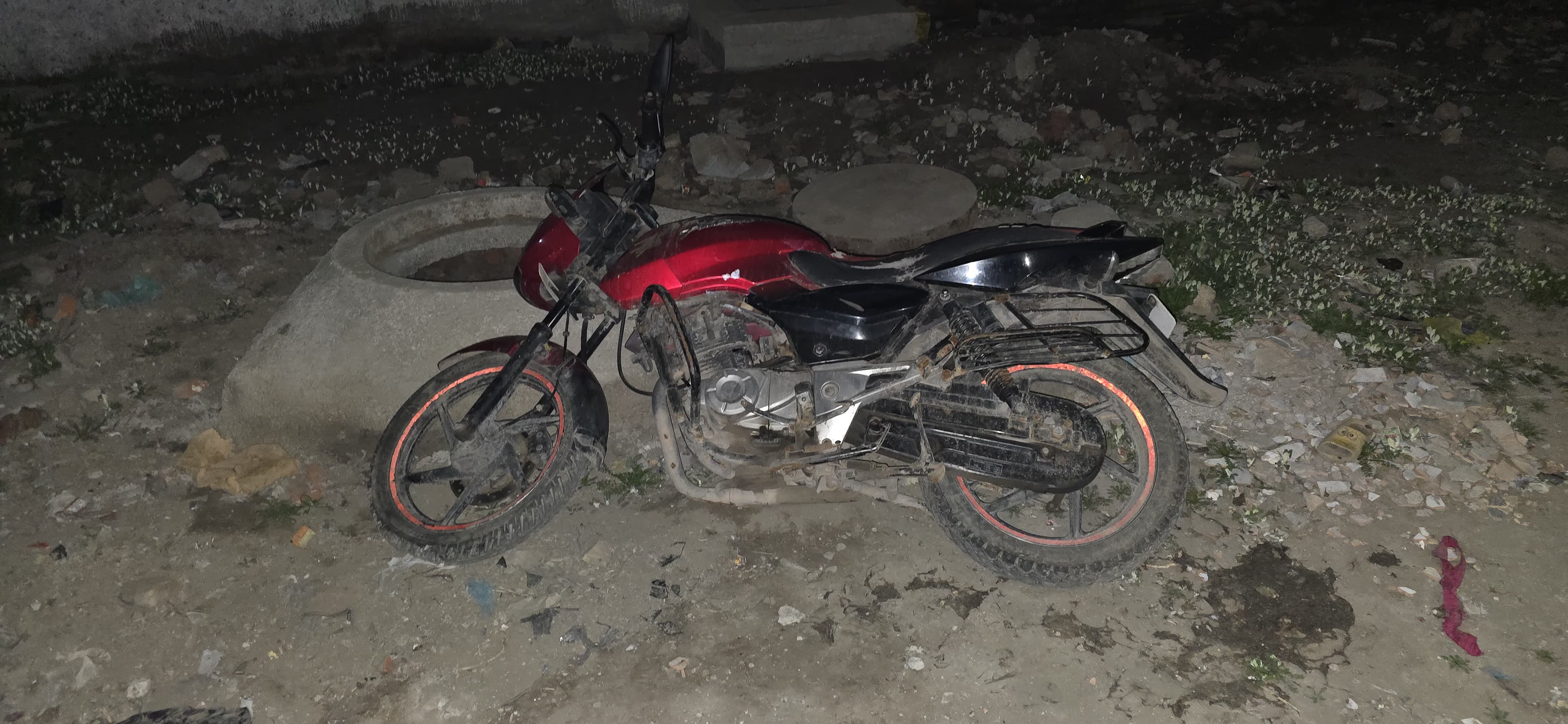 आरोपी से बरामद मोटरसाइकिल आरोपी से बरामद मोटरसाइकिल