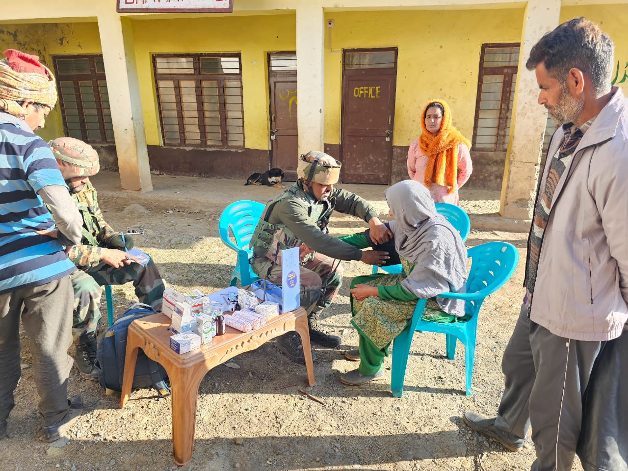 भारतीय सेना ने पुंछ के सुदूर इलाकों में चिकित्सा गश्त की भारतीय सेना ने पुंछ के सुदूर इलाकों में चिकित्सा गश्त की