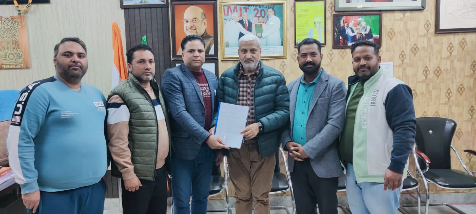 एजेबीआरसीईएके प्रतिनिधिमंडल ने विधायक शाम लाल शर्मा से मुलाकात की, स्थानांतरण नीति की शीघ्र अधिसूचना की मांग की एजेबीआरसीईएके प्रतिनिधिमंडल ने विधायक शाम लाल शर्मा से मुलाकात की, स्थानांतरण नीति की शीघ्र अधिसूचना की मांग की