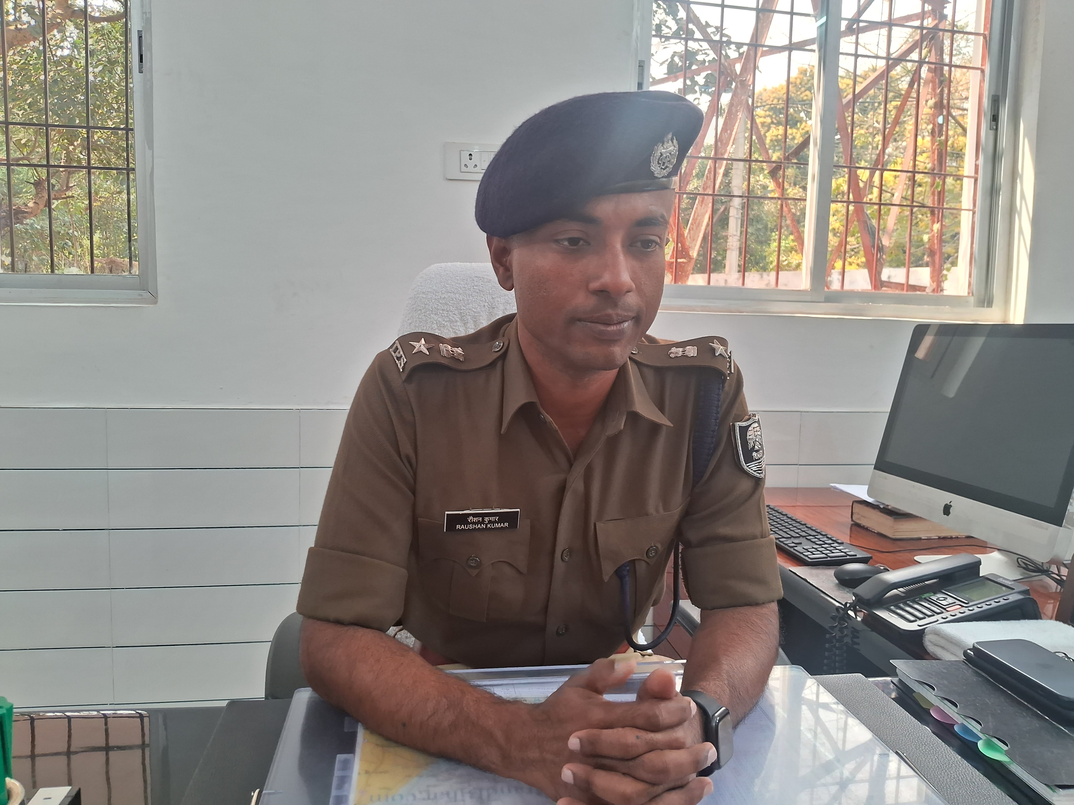 एसपी प्रेस वार्ता करते एसपी प्रेस वार्ता करते