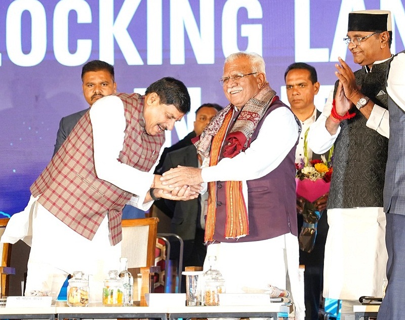 ग्लोबल इन्वेस्टर्स समिट में केन्द्रीय मंत्री मनोहर लाल खट्टर ग्लोबल इन्वेस्टर्स समिट में केन्द्रीय मंत्री मनोहर लाल खट्टर