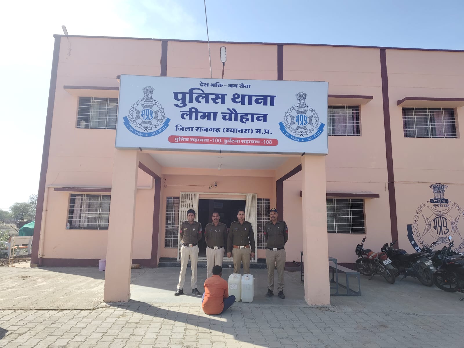 अवैध कच्ची शराब जब्त,पूछताछ जारी अवैध कच्ची शराब जब्त,पूछताछ जारी