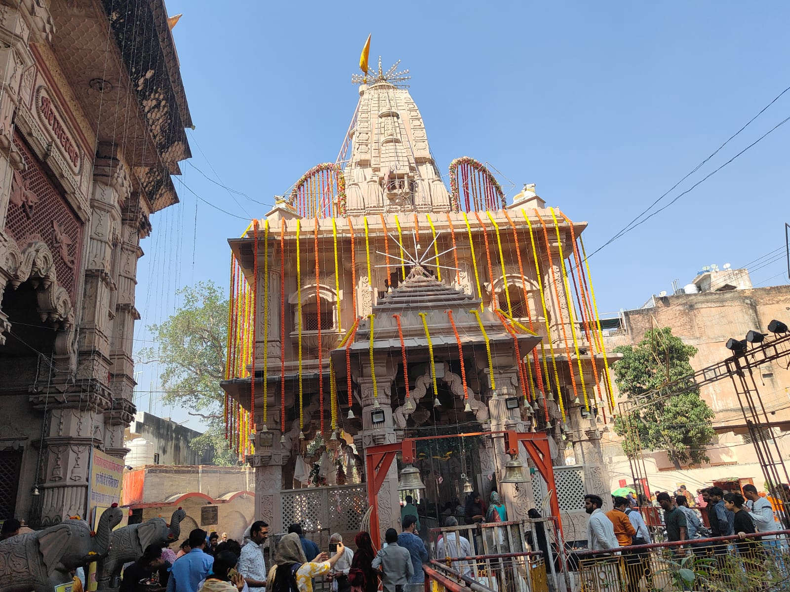 अचलेश्वर मंदिर। अचलेश्वर मंदिर।
