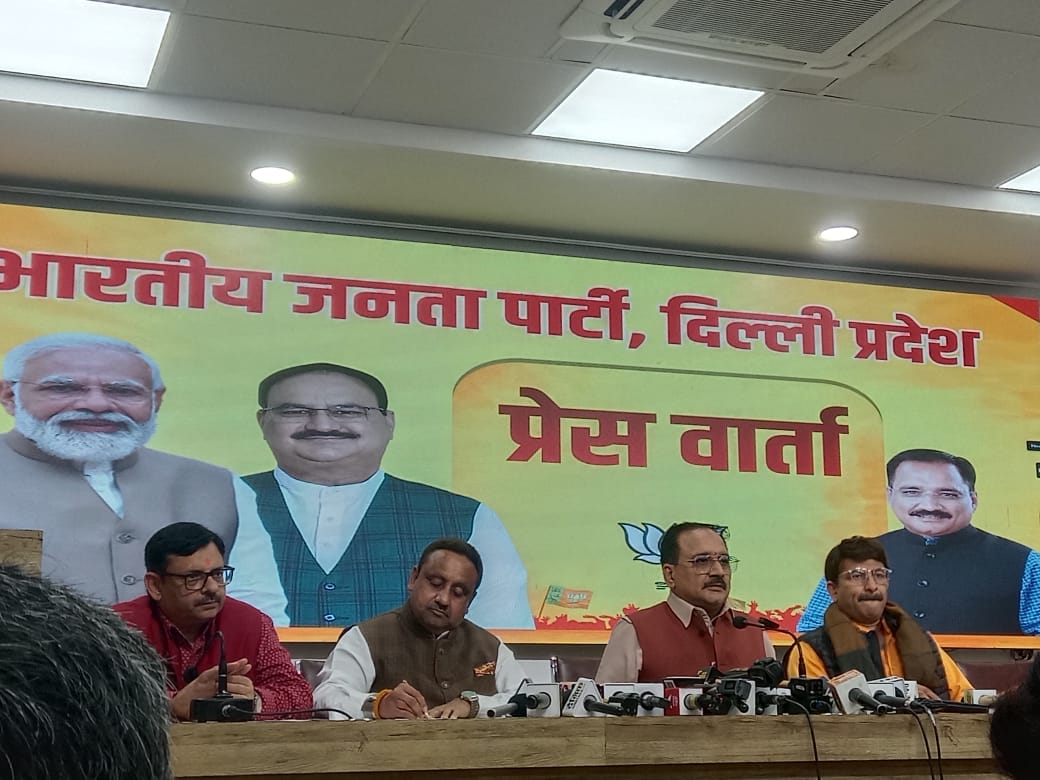दिल्ली भाजपा प्रदेश कार्यलाय में प्रदेश अध्यक्ष वीरेंद्र सचदेवा, सांसद मनोज तिवारी के साथ प्रवीन खंडेलवाल दिल्ली भाजपा प्रदेश कार्यलाय में प्रदेश अध्यक्ष वीरेंद्र सचदेवा, सांसद मनोज तिवारी के साथ प्रवीन खंडेलवाल