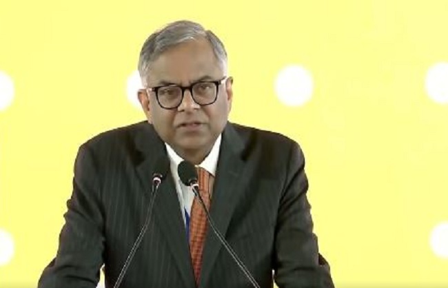 असम 2.0 निवेश और इंफ्रास्ट्रक्चर समिट 2025 को संबोधित करते नटराजन चंद्रशेखरन असम 2.0 निवेश और इंफ्रास्ट्रक्चर समिट 2025 को संबोधित करते नटराजन चंद्रशेखरन