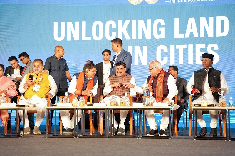 ग्लोबल इन्वेस्टर्स समिट में केन्द्रीय मंत्री मनोहर लाल खट्टर ग्लोबल इन्वेस्टर्स समिट में केन्द्रीय मंत्री मनोहर लाल खट्टर