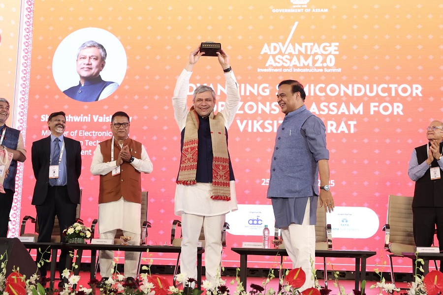 रेल मंत्री वैष्णव ने एडवांटेज असम 2.0 शिखर सम्मेलन में प्रमुख रेलवे और आईटी पहलों की घोषणा से संबंधित तस्वीर। रेल मंत्री वैष्णव ने एडवांटेज असम 2.0 शिखर सम्मेलन में प्रमुख रेलवे और आईटी पहलों की घोषणा से संबंधित तस्वीर।