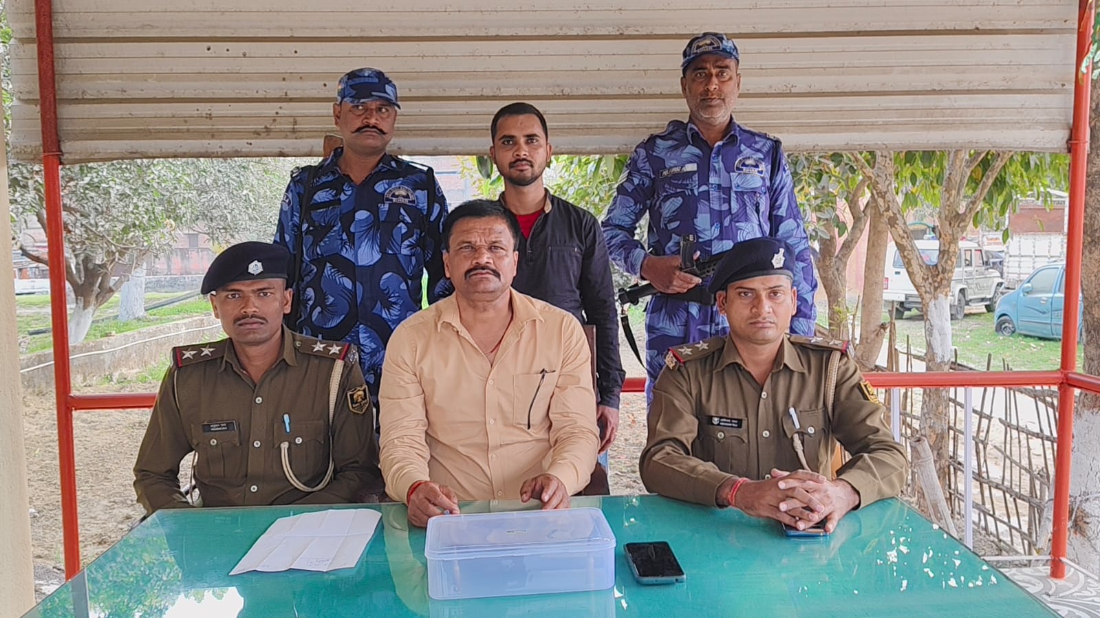 फरार चरस तस्कर पुलिस गिरफ्त में फरार चरस तस्कर पुलिस गिरफ्त में