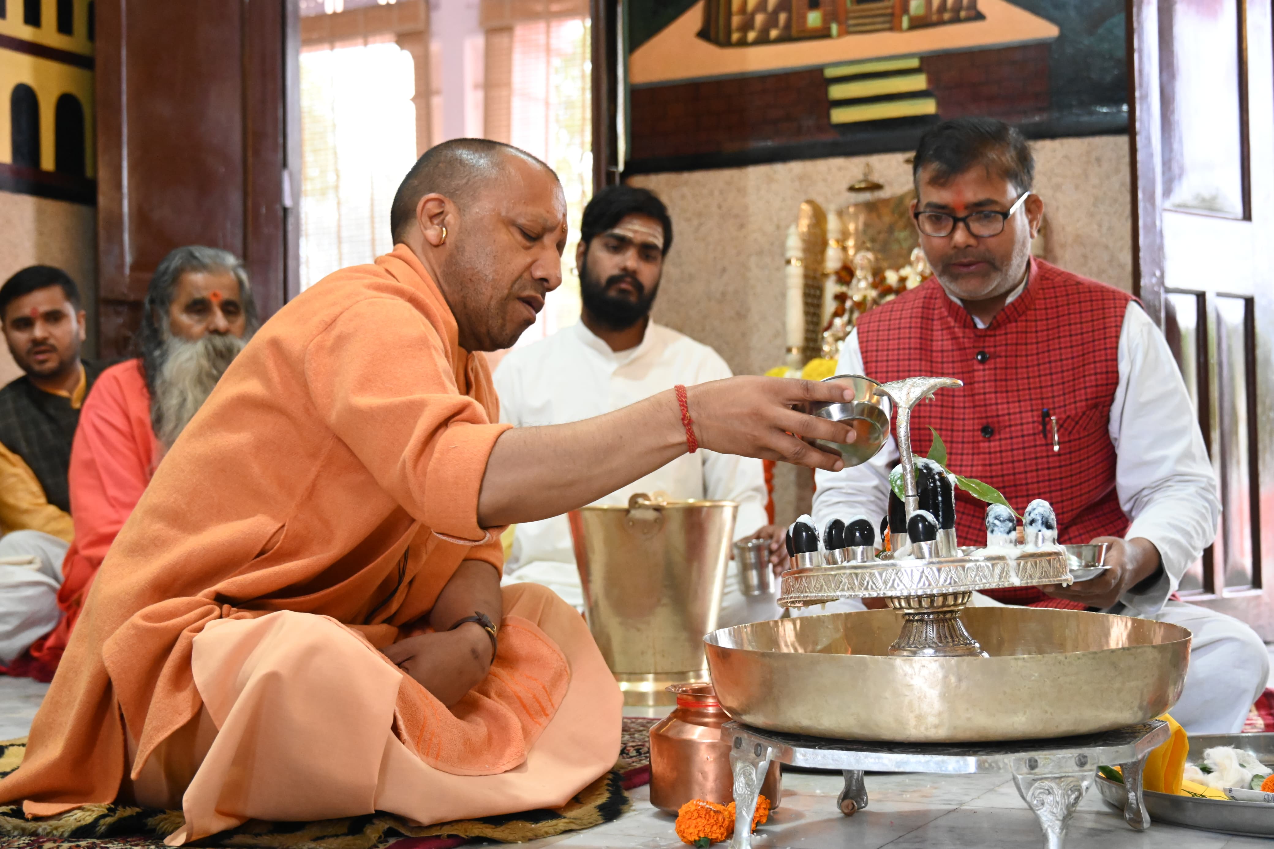 *गोरक्षपीठ के शक्ति मंदिर में हुआ रुद्राभिषेक, हवन के साथ पूर्ण हुआ गोरक्षपीठ में शिवोपासना का अनुष्ठान*