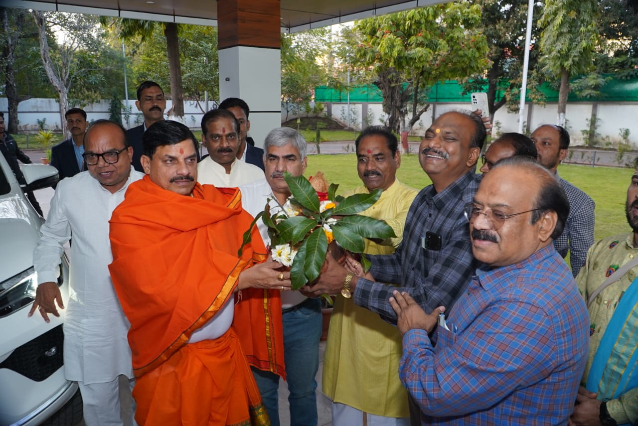 उज्जैन: मुख्यमंत्री डॉ मोहन यादव ने विक्रम महोत्सव मे कलश यात्रा का शुभारंभ उज्जैन: मुख्यमंत्री डॉ मोहन यादव ने विक्रम महोत्सव मे कलश यात्रा का शुभारंभ
