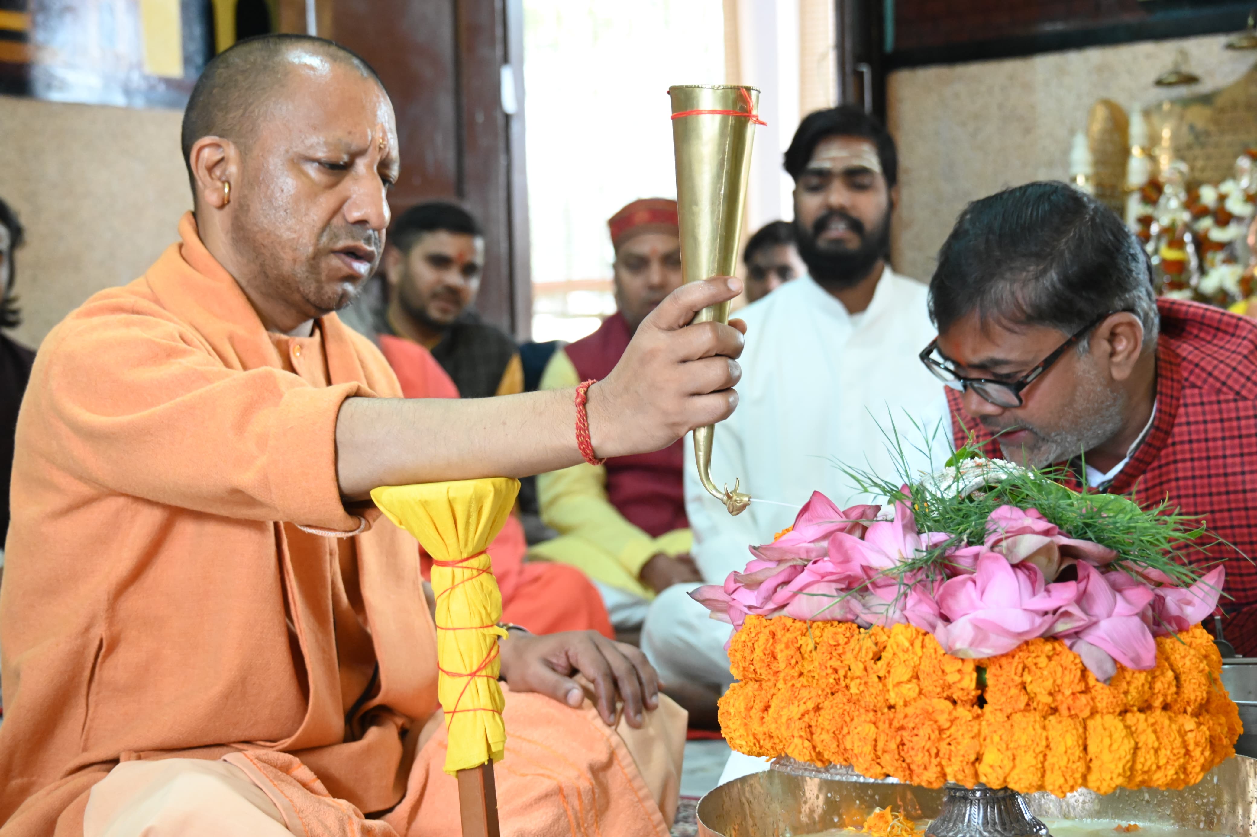 *गोरक्षपीठ के शक्ति मंदिर में हुआ रुद्राभिषेक, हवन के साथ पूर्ण हुआ गोरक्षपीठ में शिवोपासना का अनुष्ठान*
