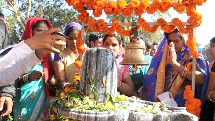 शिवालयों में उमड़ी भक्तों भीड़, शिवालयों में उमड़ी भक्तों भीड़,