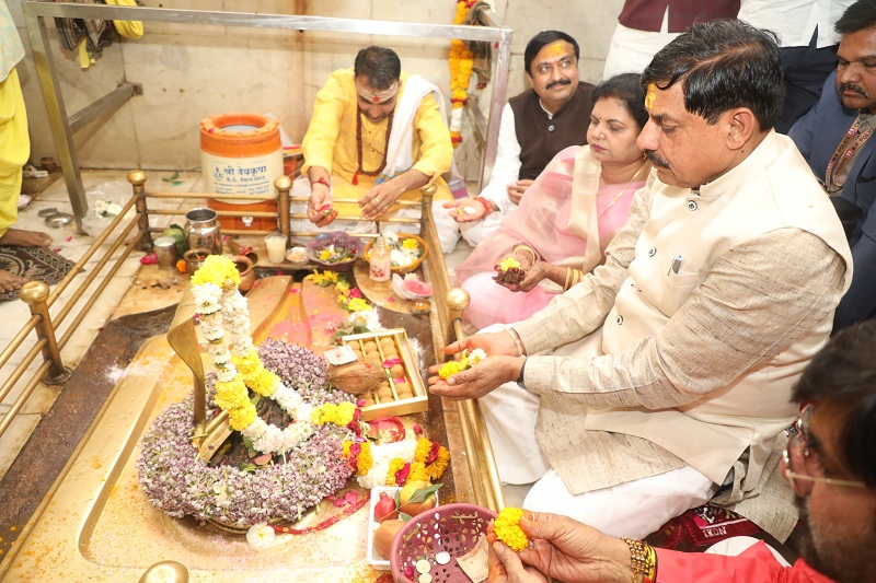 मुख्यमंत्री डॉ. यादव ने दंगवाड़ा में की बोरेश्वर महादेव की पूजा-अर्चना मुख्यमंत्री डॉ. यादव ने दंगवाड़ा में की बोरेश्वर महादेव की पूजा-अर्चना