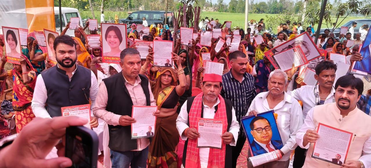 नेताओं और कार्यकर्ताओं कीतस्वीर नेताओं और कार्यकर्ताओं कीतस्वीर