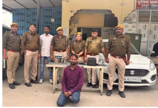 सरस व कृष्णा ब्रांड के नकली घी बनाकर बेचने वाला मास्टरमाइंड गिरफ्तार सरस व कृष्णा ब्रांड के नकली घी बनाकर बेचने वाला मास्टरमाइंड गिरफ्तार
