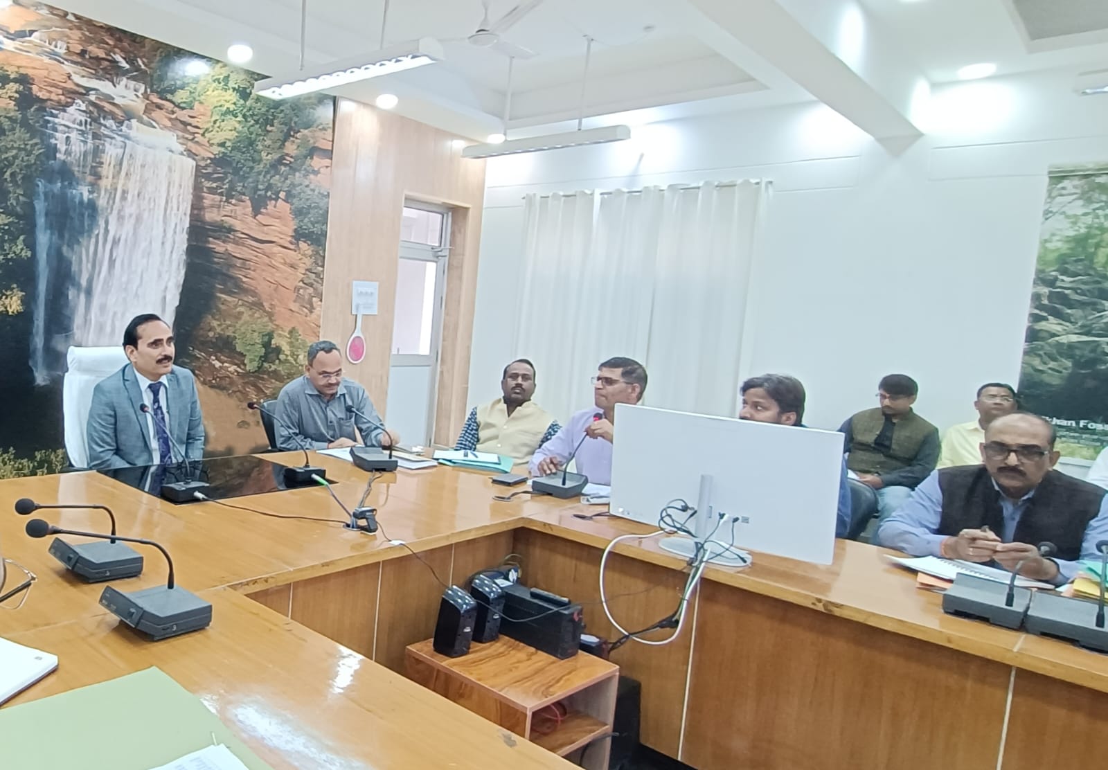 ई-आफिस को अपनाएं, पारदर्शिता बढ़ाएं: मंडलायुक्त ने दिए निर्देश ई-आफिस को अपनाएं, पारदर्शिता बढ़ाएं: मंडलायुक्त ने दिए निर्देश