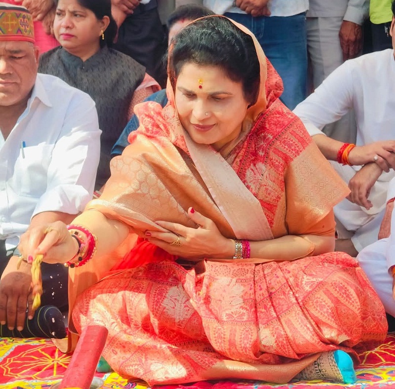 भोपालः मंत्री कृष्णा गौर ने भेल क्षेत्र में तीन करोड़ रुपये लागत की सड़कों के डामरीकरण का किया भूमि पूजन भोपालः मंत्री कृष्णा गौर ने भेल क्षेत्र में तीन करोड़ रुपये लागत की सड़कों के डामरीकरण का किया भूमि पूजन