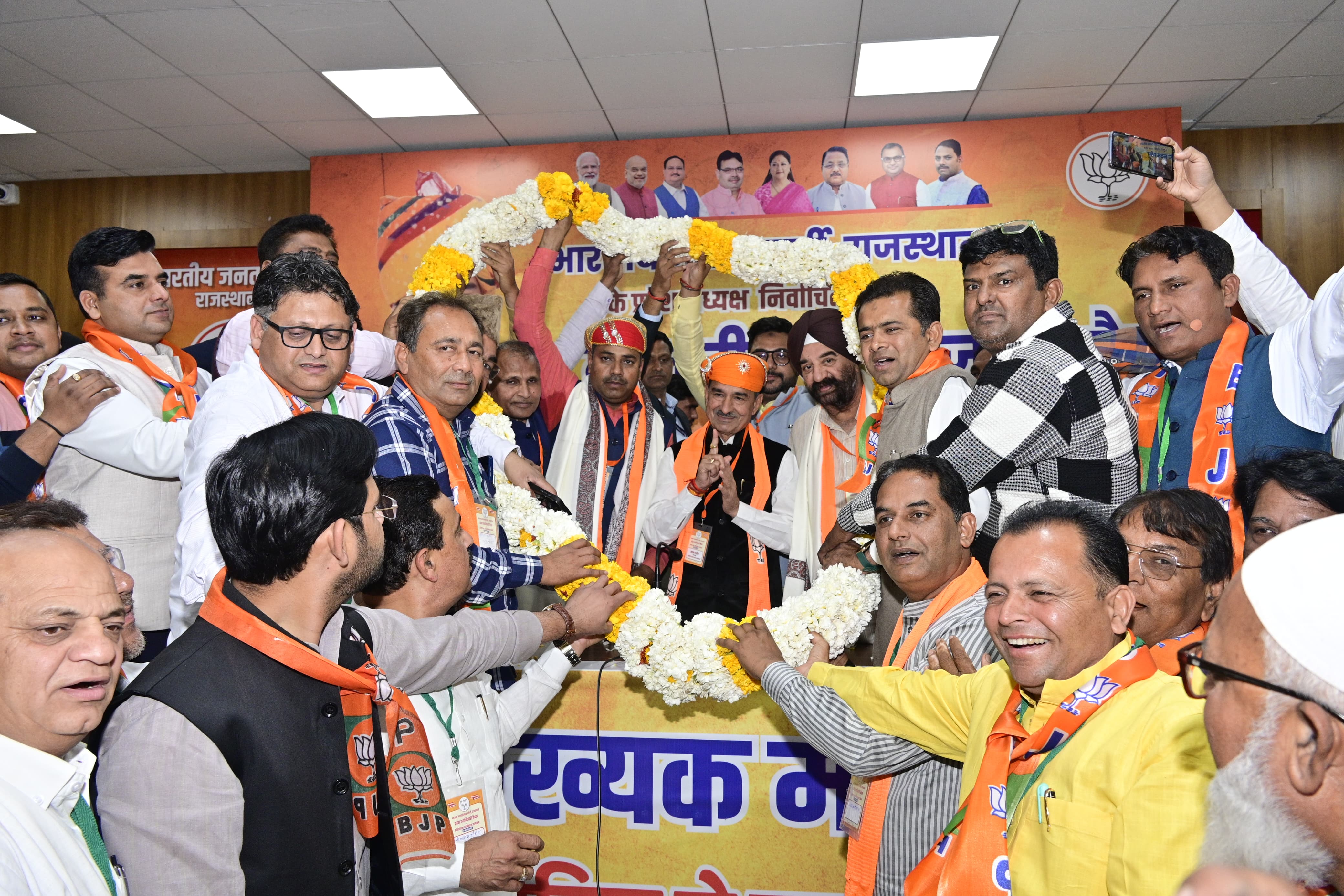 भाजपा अल्पसंख्यक मोर्चा प्रदेश पदाधिकारी बैठक व स्वागत कार्यक्रम में भाजपा के नव-निर्वाचित प्रदेशाध्यक्ष मदन राठौड़ का हुआ जोरदार स्वागत भाजपा अल्पसंख्यक मोर्चा प्रदेश पदाधिकारी बैठक व स्वागत कार्यक्रम में भाजपा के नव-निर्वाचित प्रदेशाध्यक्ष मदन राठौड़ का हुआ जोरदार स्वागत