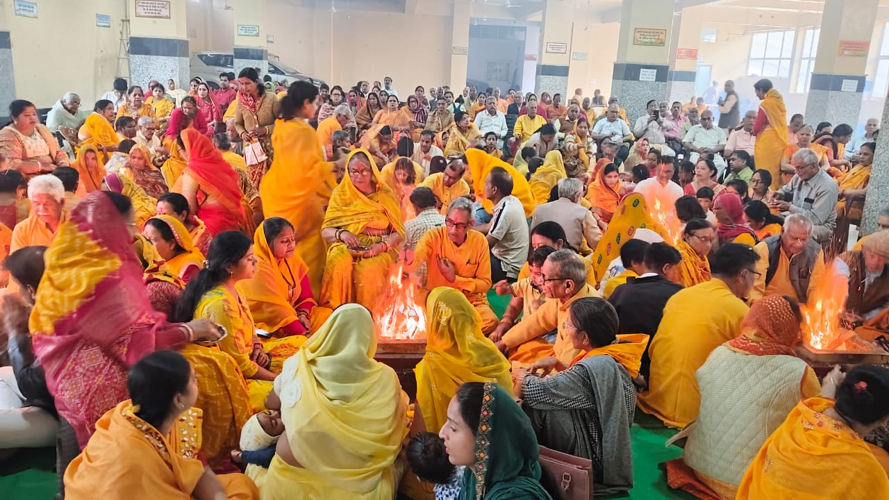 विश्व शांति,पर्यावरण संरक्षण व मानव कल्याण के लिए नौ कुंडीय गायत्री महायज्ञ का आयोजन विश्व शांति,पर्यावरण संरक्षण व मानव कल्याण के लिए नौ कुंडीय गायत्री महायज्ञ का आयोजन