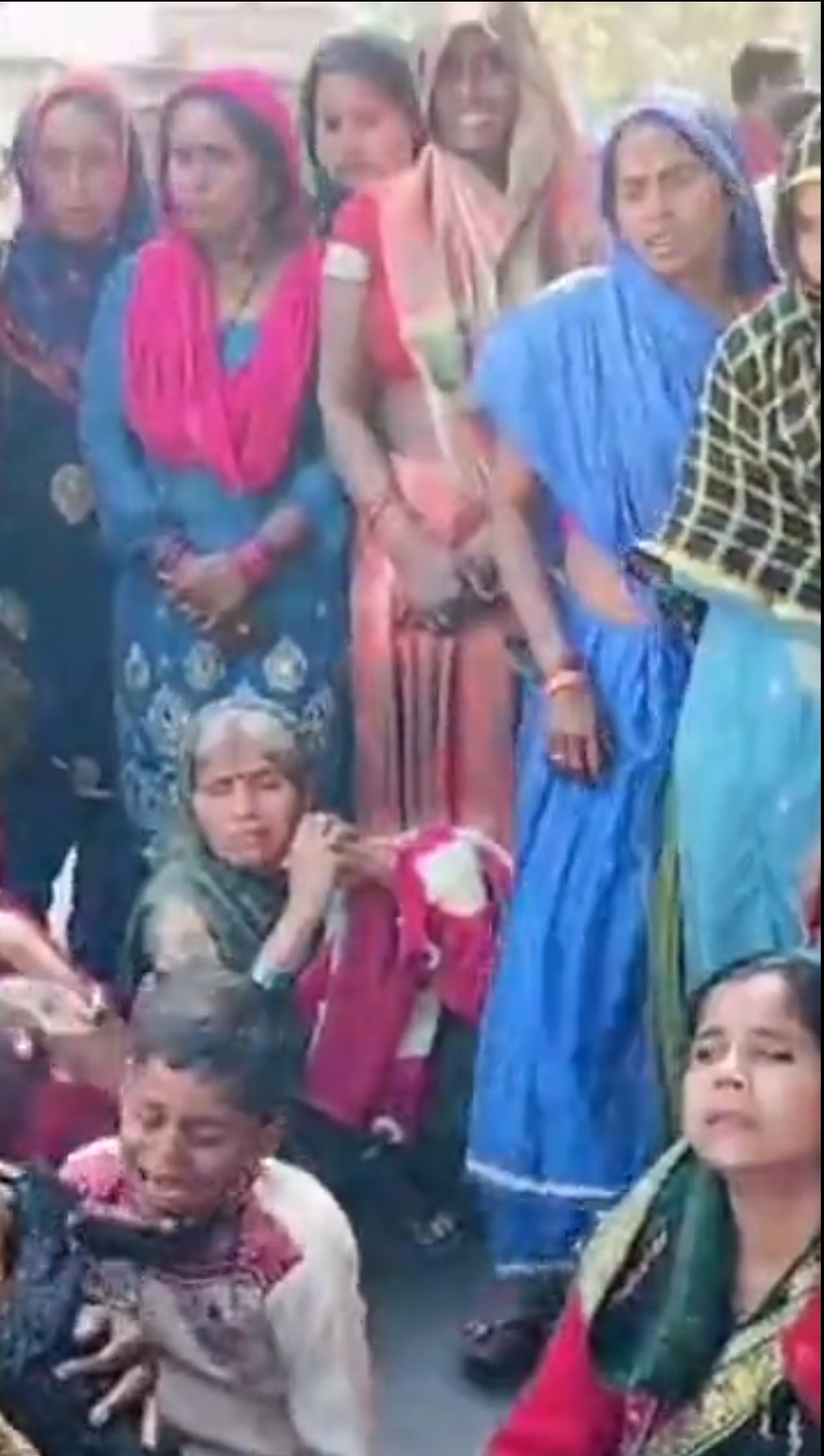 घटना के बाद रोते बिलखते परिजन घटना के बाद रोते बिलखते परिजन