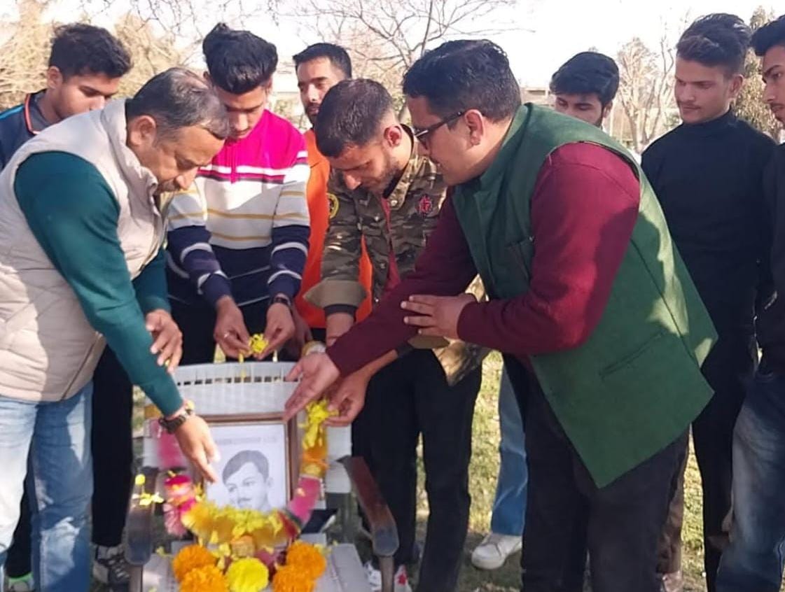 एनएसएफ ने चंद्रशेखर आजाद की 94वीं पुण्यतिथि पर श्रद्धांजलि दी एनएसएफ ने चंद्रशेखर आजाद की 94वीं पुण्यतिथि पर श्रद्धांजलि दी