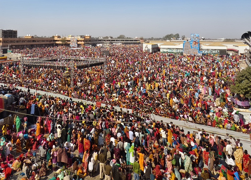 रुद्राक्ष महोत्सवः कुबेरेश्वरधाम में उमड़ा आस्था का सैलाब रुद्राक्ष महोत्सवः कुबेरेश्वरधाम में उमड़ा आस्था का सैलाब