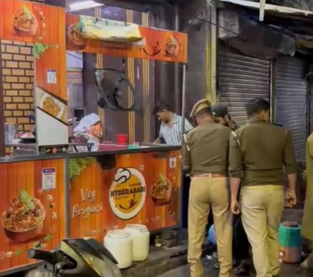 दुकान बंद कराती पुलिस दुकान बंद कराती पुलिस