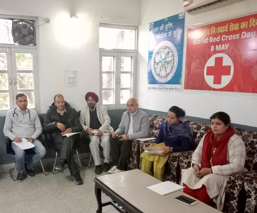 रेड क्रॉस सोसाइटी की बैठक के दौरान विधायक कमलेश ठाकुर। रेड क्रॉस सोसाइटी की बैठक के दौरान विधायक कमलेश ठाकुर।