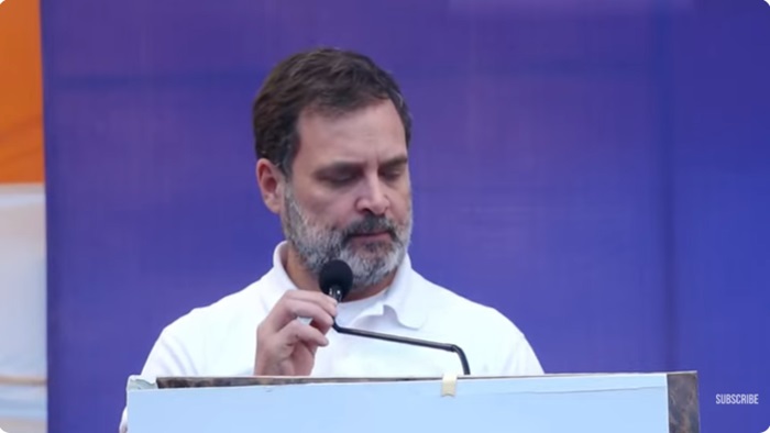 दिल्ली के बवाना विधानसभा क्षेत्र में बुधवार को चुनावी रैली को सम्बोधित करते कांग्रेस नेता राहुल गांधी दिल्ली के बवाना विधानसभा क्षेत्र में बुधवार को चुनावी रैली को सम्बोधित करते कांग्रेस नेता राहुल गांधी