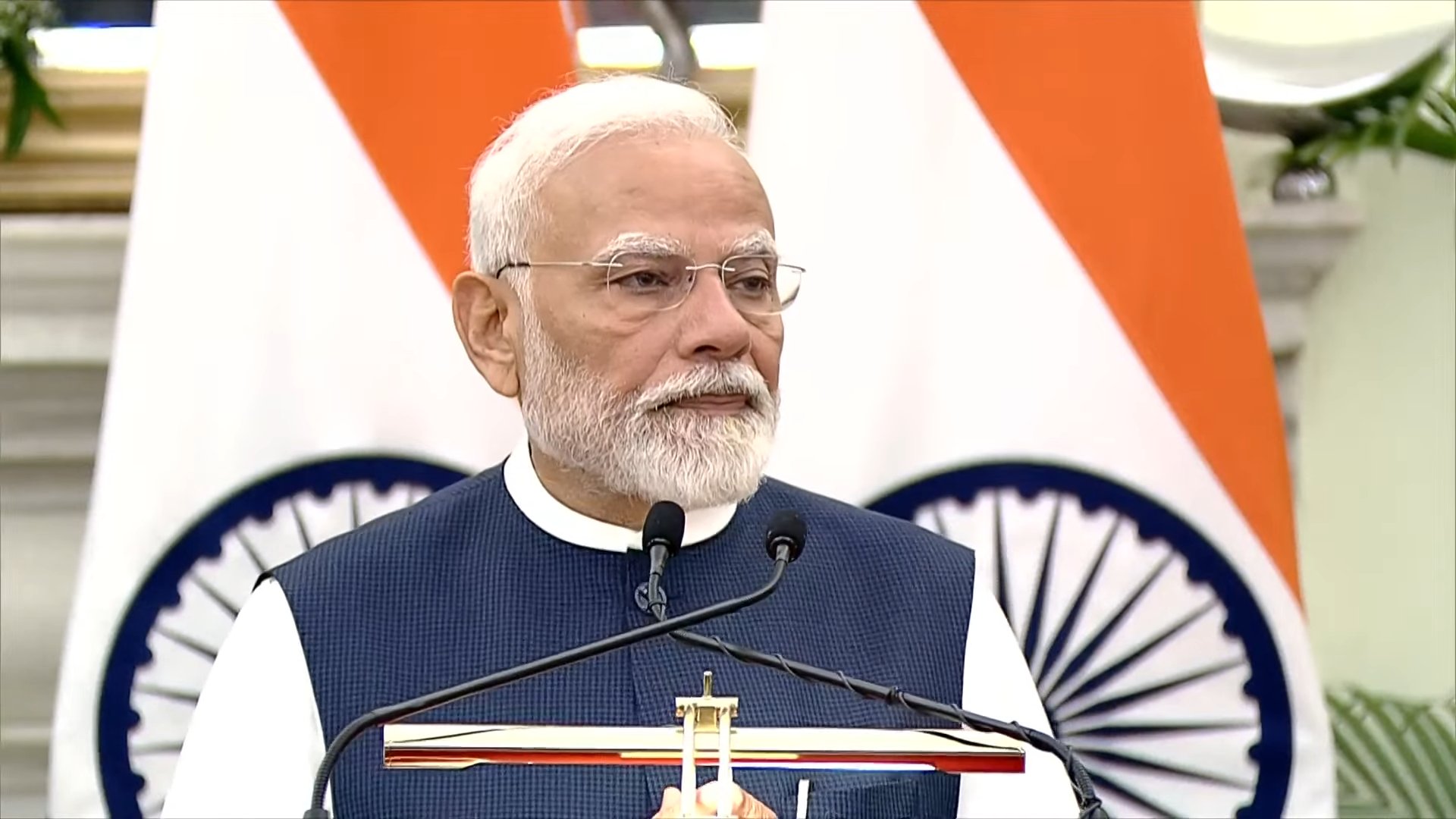 प्रधानमंत्री नरेन्द्र मोदी शुक्रवार को हैदराबाद हाउस में प्रेस वार्ता में प्रधानमंत्री नरेन्द्र मोदी शुक्रवार को हैदराबाद हाउस में प्रेस वार्ता में