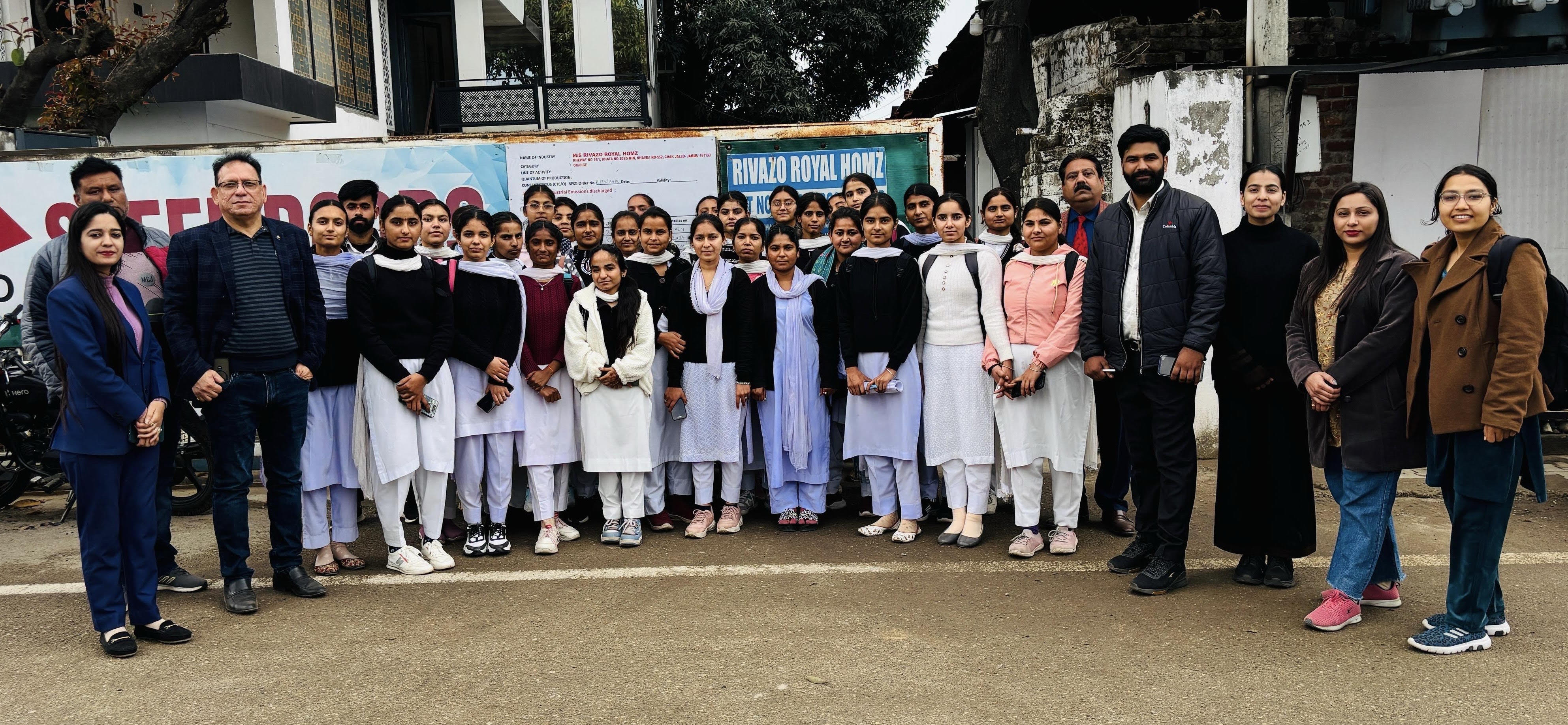 Students of GDC Madhheen visited the industrial unit Students of GDC Madhheen visited the industrial unit
