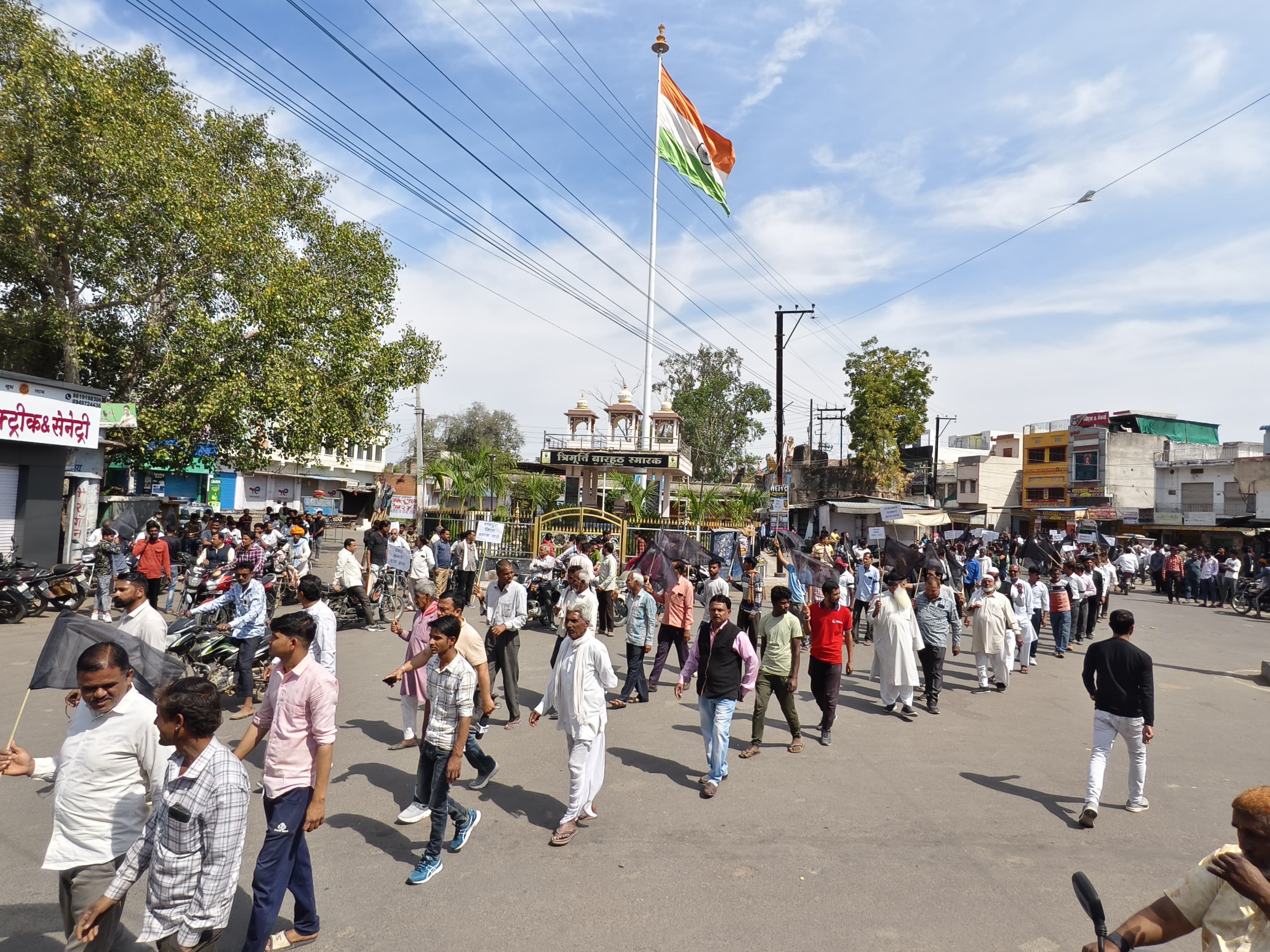 शाहपुरा जिला बहाली की मांग पर प्रदर्शन कर 200 जनों ने दी गिरफ्तारी 2 शाहपुरा जिला बहाली की मांग पर प्रदर्शन कर 200 जनों ने दी गिरफ्तारी 2