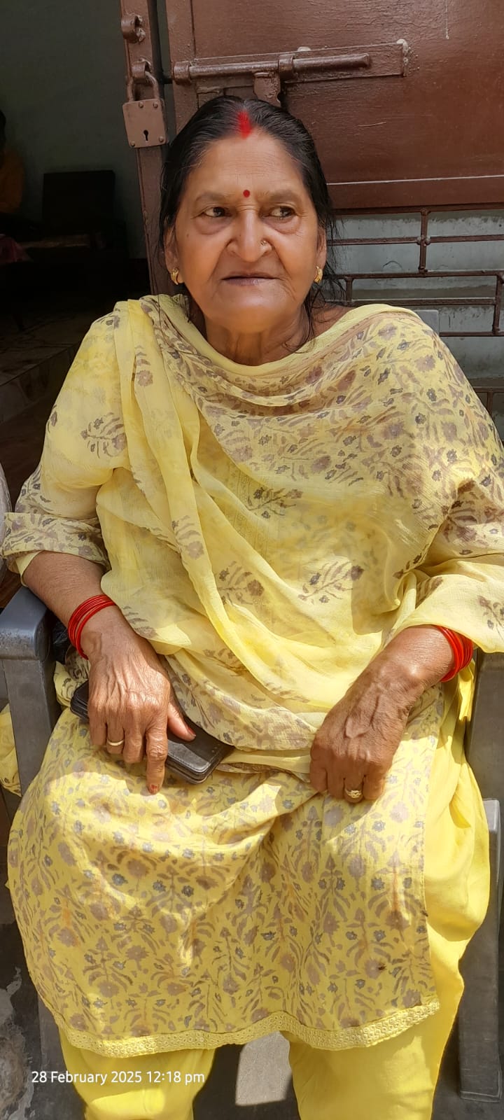 दिनदहाड़े हौसला बुलंद बदमाशों ने घर में घुसकर कर महिला के गले से चेन छीन कर फरार,पीड़ित महिला की फोटो दिनदहाड़े हौसला बुलंद बदमाशों ने घर में घुसकर कर महिला के गले से चेन छीन कर फरार,पीड़ित महिला की फोटो