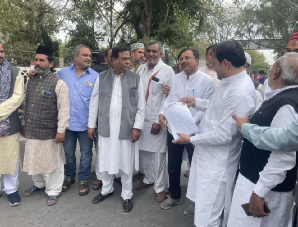 बिजयनगर नाबालिग छात्राओं से दुष्कर्म व ब्लैकमेल कांड में एक ओर कैफे संचालक कर्नाटक से पकड़ा गया बिजयनगर नाबालिग छात्राओं से दुष्कर्म व ब्लैकमेल कांड में एक ओर कैफे संचालक कर्नाटक से पकड़ा गया