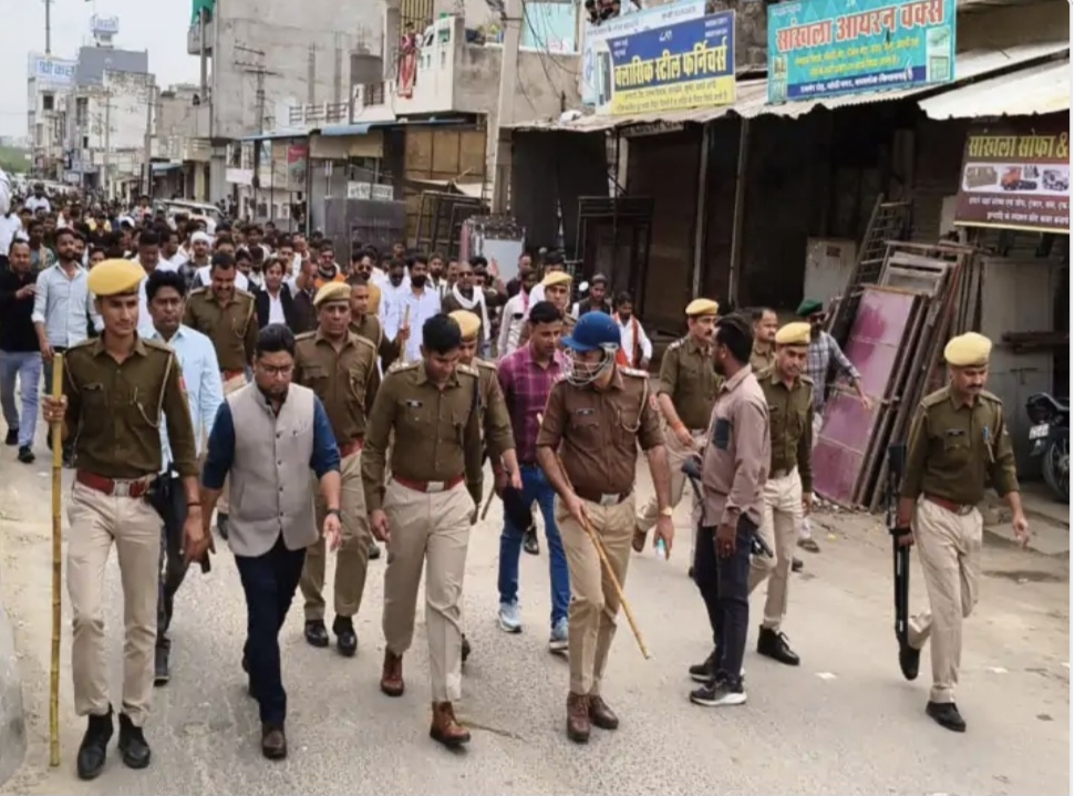 बिजयनगर नाबालिग छात्राओं से दुष्कर्म व ब्लैकमेल कांड में एक ओर कैफे संचालक कर्नाटक से पकड़ा गया बिजयनगर नाबालिग छात्राओं से दुष्कर्म व ब्लैकमेल कांड में एक ओर कैफे संचालक कर्नाटक से पकड़ा गया